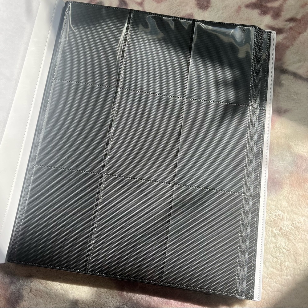 BRAND NEW Pokémon TCG Binder with Zekrom Artwork in Black, White & Teal - Picture 3 of 3